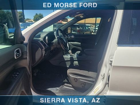 Used 2020 Jeep Grand Cherokee Laredo AWD/4WD image 9