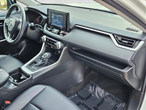 Used 2021 Toyota RAV4 XLE Premium image 21