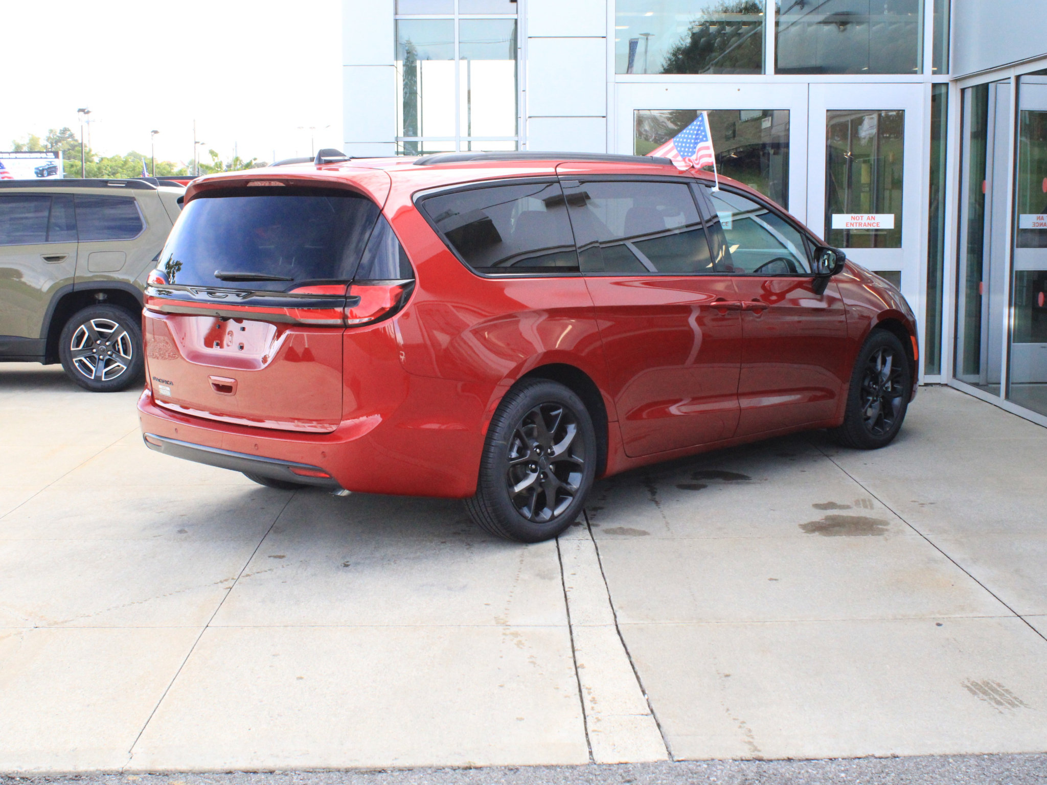 New 2027 Chrysler Pacifica Select FWD image 6