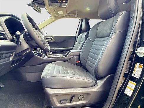 New 2025 Mitsubishi Outlander SE image 16