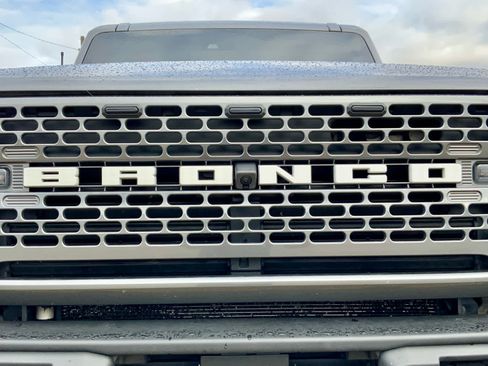 Used 2022 Ford Bronco Badlands image 19