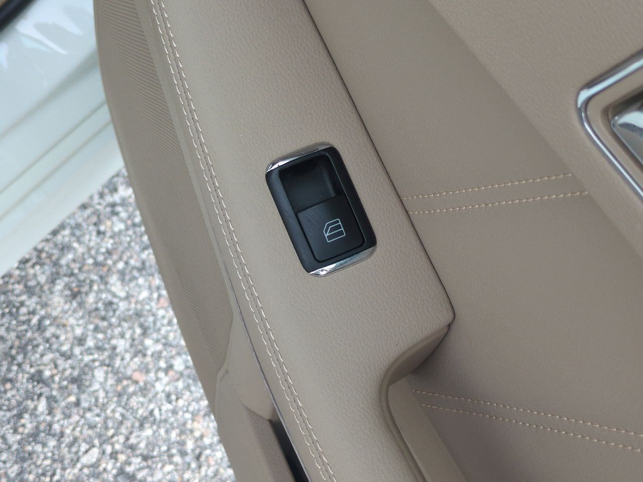 Used 2010 Mercedes-Benz E 350 Sedan image 36