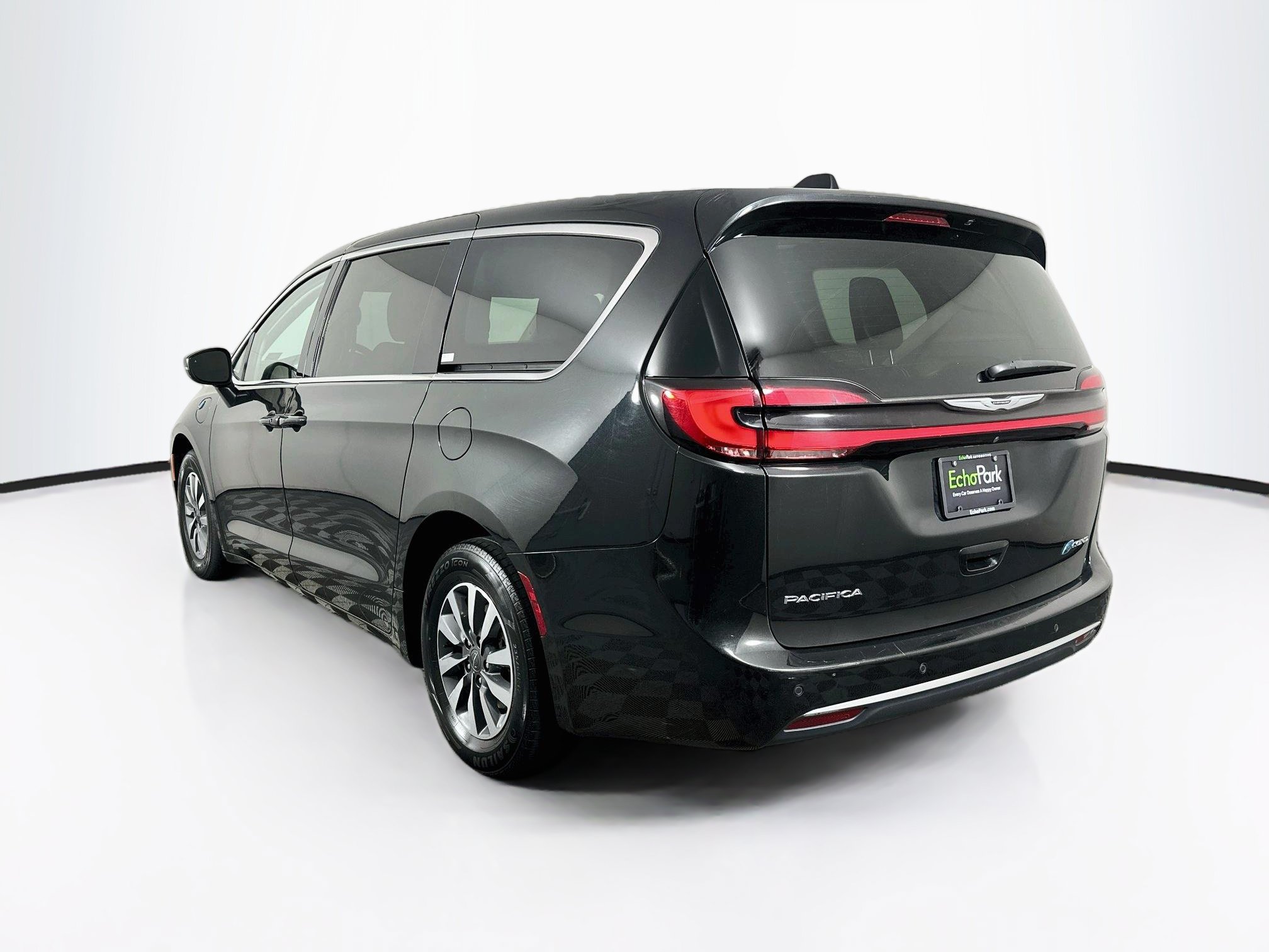 Used 2023 Chrysler Pacifica Touring-L FWD image 5