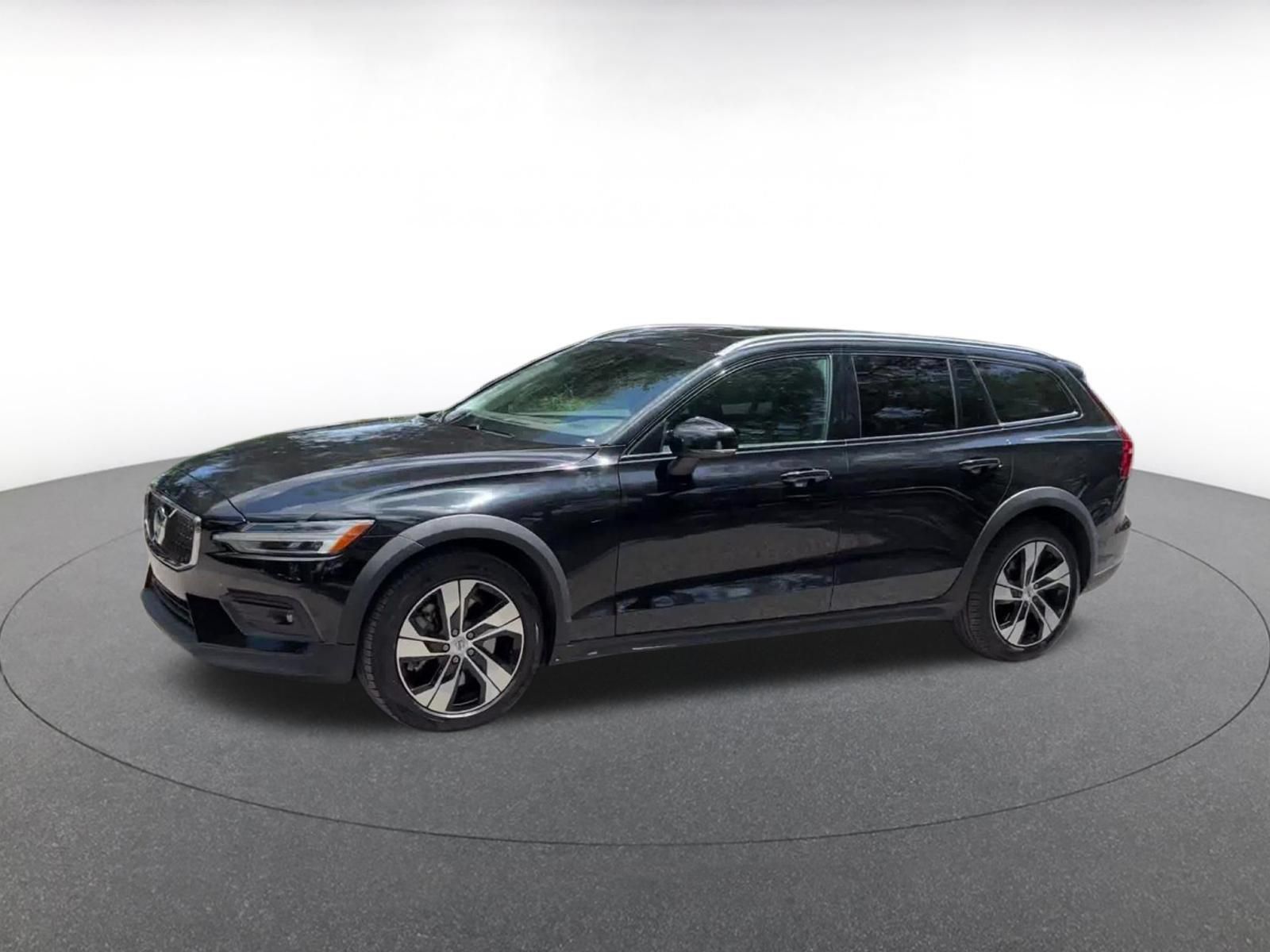 Used 2025 Volvo V60 B5 Cross Country Plus AWD/4WD image 7