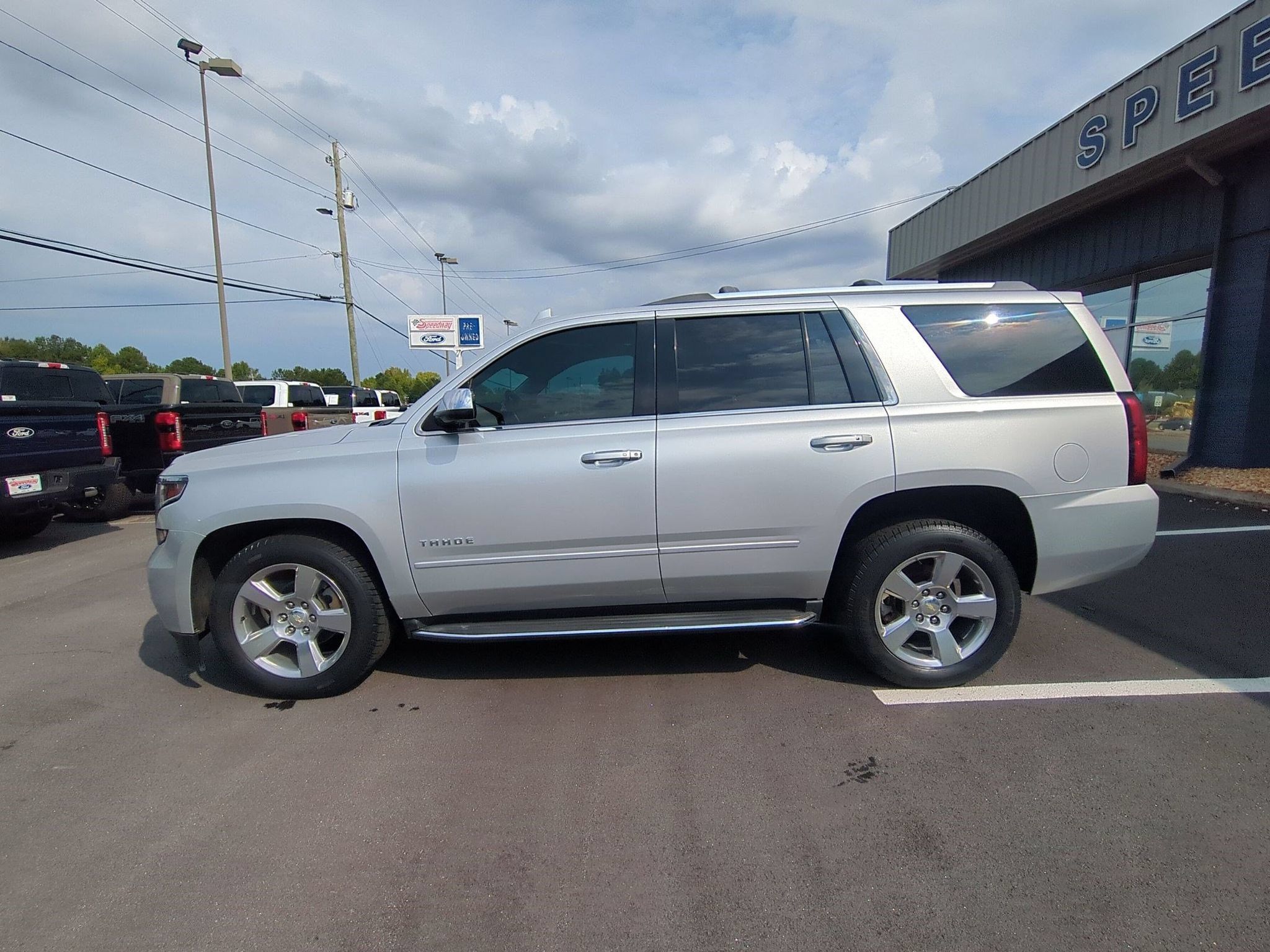 Used 2018 Chevrolet Tahoe Premier RWD image 11