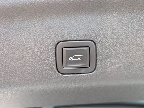 Used 2023 Chevrolet Suburban High Country image 23