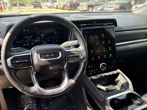 Used 2025 GMC Terrain Elevation w/ Elevation Premium Package AWD/4WD image 8