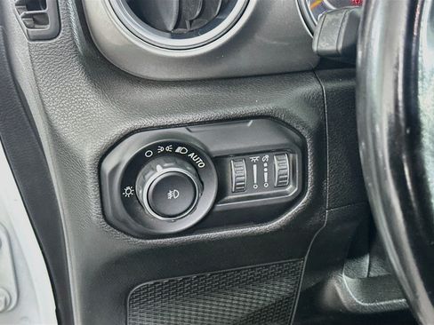 Used 2020 Jeep Wrangler Unlimited Sahara AWD/4WD image 17