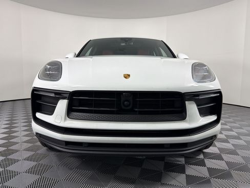 Certified 2025 Porsche Macan AWD/4WD image 6