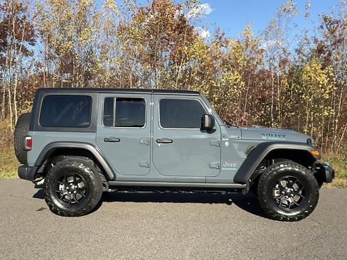 Used 2024 Jeep Wrangler Unlimited image 27