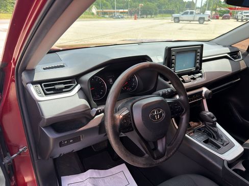 Used 2020 Toyota RAV4 LE FWD image 30