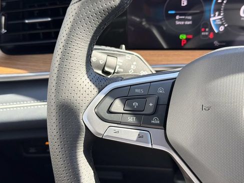 New 2026 Volkswagen Tiguan SEL R-Line AWD/4WD image 18