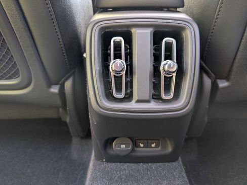 Used 2023 Volvo XC40 Recharge Ultimate AWD/4WD image 11