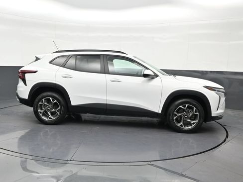 Used 2024 Chevrolet Trax LT FWD image 7