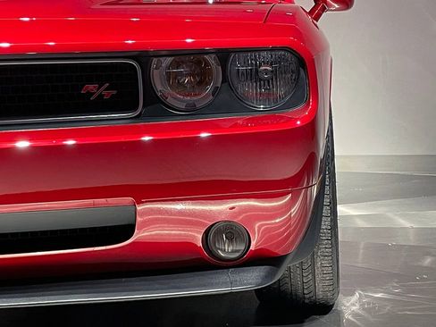 Used 2010 Dodge Challenger R/T RWD image 4