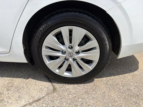 Used 2024 Nissan Sentra S FWD image 9