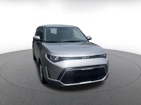 Used 2025 Kia Soul LX w/ LX Technology Package image 3