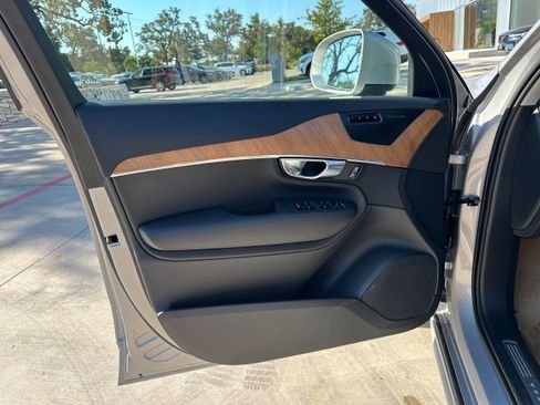 Used 2025 Volvo XC90 B6 Plus w/ Protection Package Premier image 17