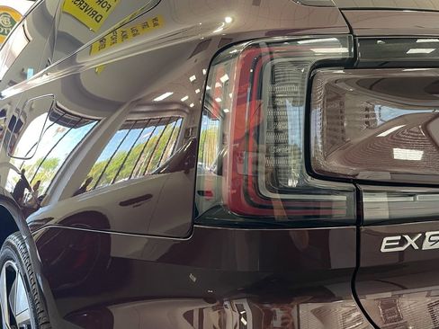 Used 2025 Volvo EX90 Ultra image 16