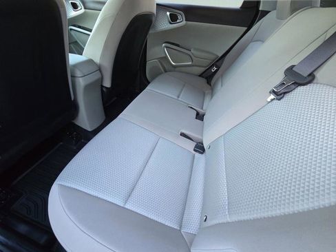 Used 2024 Kia Soul LX image 35