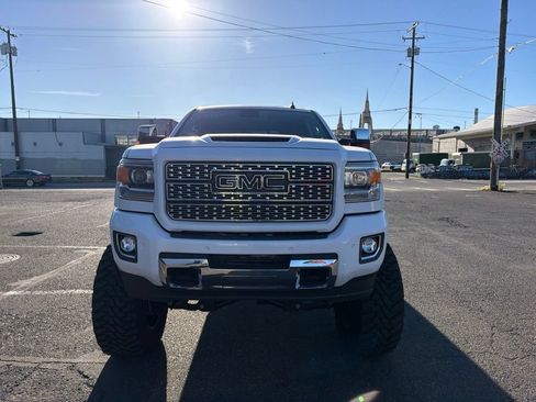 Used 2018 GMC Sierra 3500 SLT w/ Duramax Plus Package AWD/4WD image 10