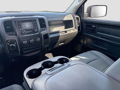 Used 2018 RAM 1500 Express RWD image 21
