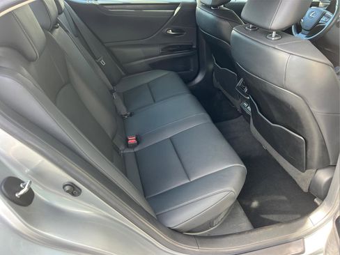 Certified 2022 Lexus ES 300h w/ Premium Package image 16