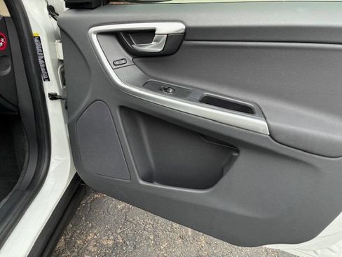 Used 2010 Volvo XC60 3.2 image 24