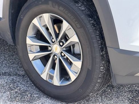 Used 2025 Chevrolet Equinox LT w/ Convenience Package II AWD/4WD image 9