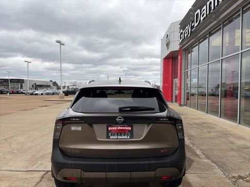 Certified 2025 Nissan Kicks SR image 3