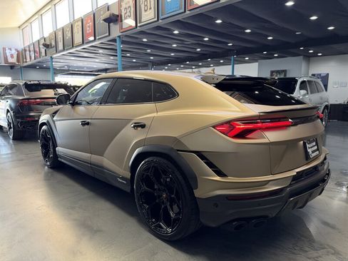 Used 2024 Lamborghini Urus Performante AWD/4WD image 8