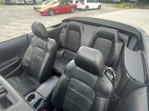 Used 2018 Ford Mustang Premium RWD image 29