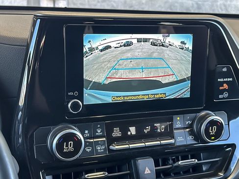 Certified 2025 Toyota Highlander LE AWD/4WD image 19