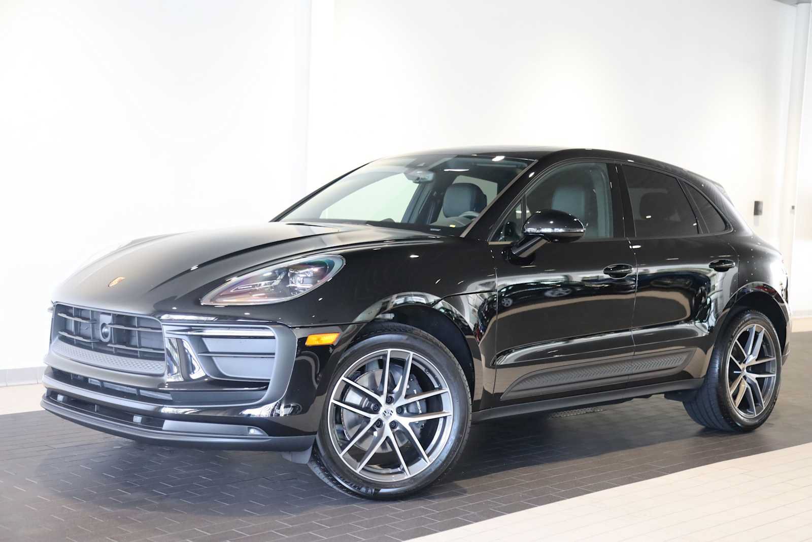 Used 2025 Porsche Macan AWD/4WD image 1