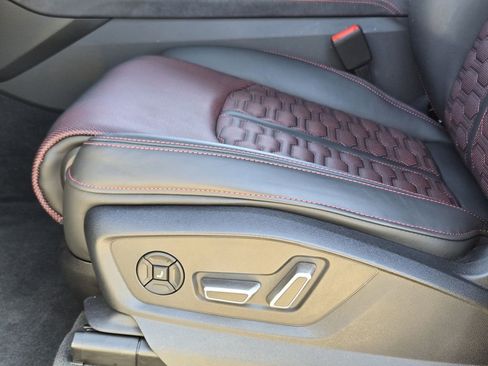 Used 2025 Audi RS Q8 performance image 28