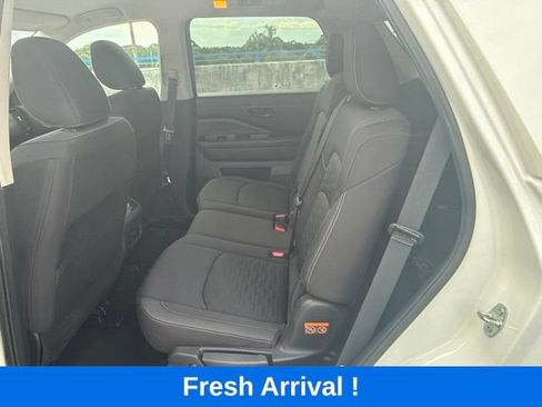 Used 2025 Nissan Pathfinder SV FWD image 3