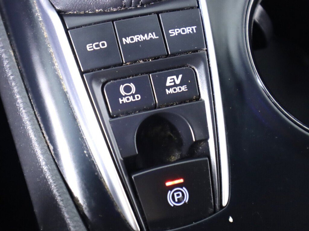 Used 2018 Toyota Camry SE w/ Audio Package FWD image 27