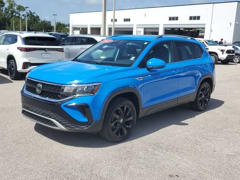 Certified 2023 Volkswagen Taos SE w/ Black Wheel Package FWD image 9