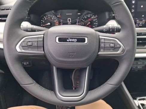 Used 2025 Jeep Compass Limited AWD/4WD image 12