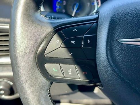 Used 2019 Chrysler Pacifica Touring-L Plus w/ Advanced Safetytec Group FWD image 16