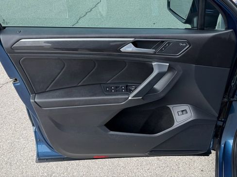 Used 2018 Volkswagen Tiguan SEL Premium image 11