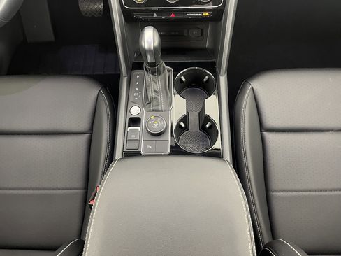 Certified 2023 Volkswagen Atlas SE w/ Black Wheel Package image 16