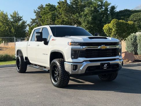 Used 2024 Chevrolet Silverado 2500 LT w/ Convenience Package AWD/4WD image 1