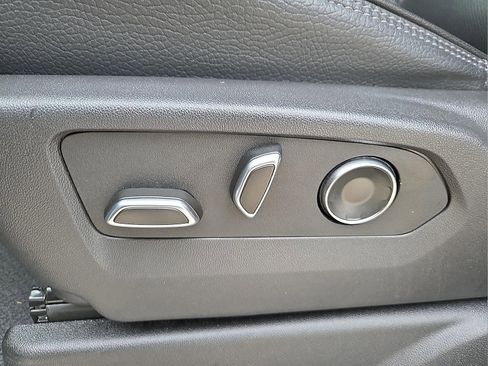 Used 2025 GMC Yukon Denali image 16