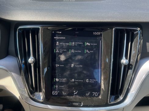 Used 2020 Volvo S60 T6 Momentum AWD/4WD image 13