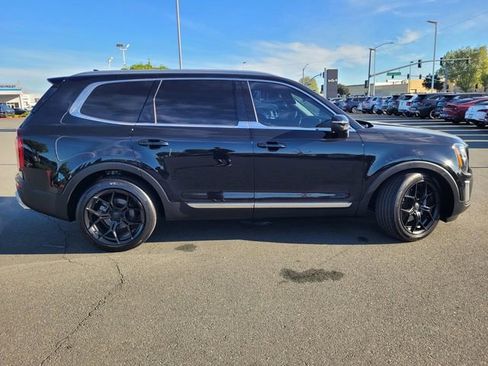 Used 2022 Kia Telluride EX w/ EX Premium Package FWD image 3