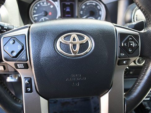 Used 2017 Toyota Tacoma SR5 w/ Tow Package image 30