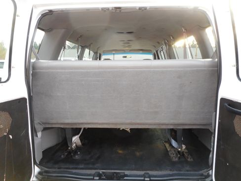 Used 1999 Ford E-350 and Econoline 350 Club Wagon image 17