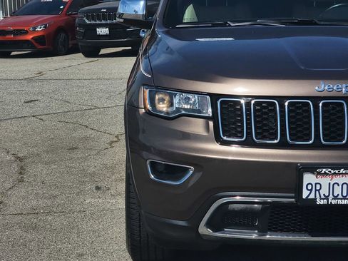 Used 2017 Jeep Grand Cherokee Limited image 3