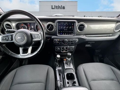 Used 2023 Jeep Wrangler Sahara w/ Cold Weather Group image 10